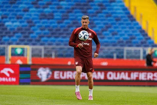 Robert Lewandowski seen during Official press conference, PK, Pressekonferenz and training of Polish National football team before World Cup 2026 European qualification game against Finland (Maciej Rogowski Ball Raw Images) Chorzow Slaski Stadium Poland Copyright: xMaciejxRogowskix maciejrogowski_poland_trainingbeforefinland_06092025-017