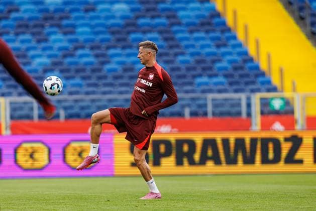 Robert Lewandowski seen during Official press conference, PK, Pressekonferenz and training of Polish National football team before World Cup 2026 European qualification game against Finland (Maciej Rogowski Ball Raw Images) Chorzow Slaski Stadium Poland Copyright: xMaciejxRogowskix maciejrogowski_poland_trainingbeforefinland_06092025-020
