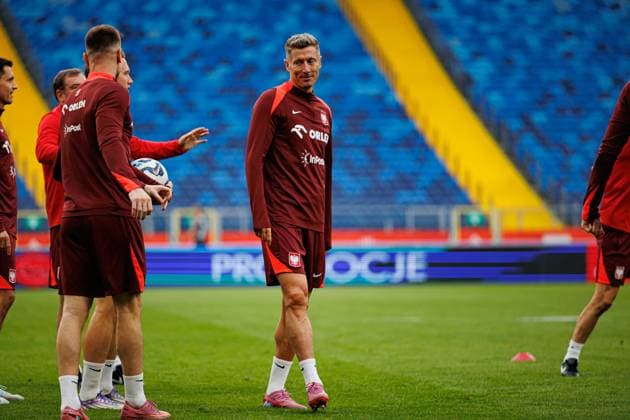 Robert Lewandowski seen during Official press conference, PK, Pressekonferenz and training of Polish National football team before World Cup 2026 European qualification game against Finland (Maciej Rogowski Ball Raw Images) Chorzow Slaski Stadium Poland Copyright: xMaciejxRogowskix maciejrogowski_poland_trainingbeforefinland_06092025-057
