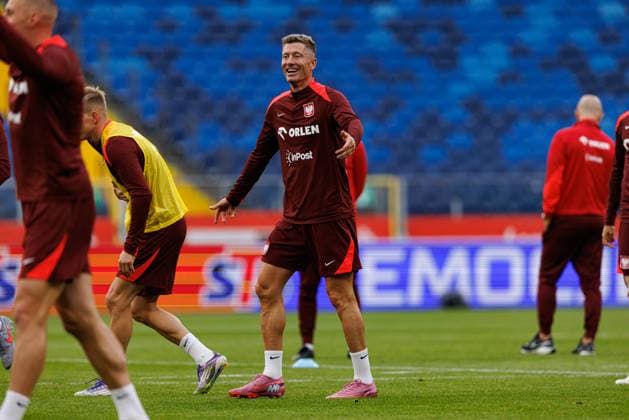 Robert Lewandowski seen during Official press conference, PK, Pressekonferenz and training of Polish National football team before World Cup 2026 European qualification game against Finland (Maciej Rogowski Ball Raw Images) Chorzow Slaski Stadium Poland Copyright: xMaciejxRogowskix maciejrogowski_poland_trainingbeforefinland_06092025-086
