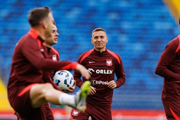 Przemyslaw Frankowski seen during Official press conference, PK, Pressekonferenz and training of Polish National football team before World Cup 2026 European qualification game against Finland (Maciej Rogowski Ball Raw Images) Chorzow Slaski Stadium Poland Copyright: xMaciejxRogowskix maciejrogowski_poland_trainingbeforefinland_06092025-077
