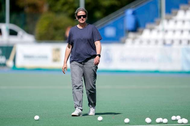 Sofie Gierts (Trainerin, Cheftrainerin, MHC), Freisteller, Ganzkörper, Einzelbild, Einzelfoto, Aktion, Action, 07.09.2025, Mannheim (Deutschland), Hockey, 1. Bundesliga, Damen, Mannheimer HC - Düsseldorfer HC