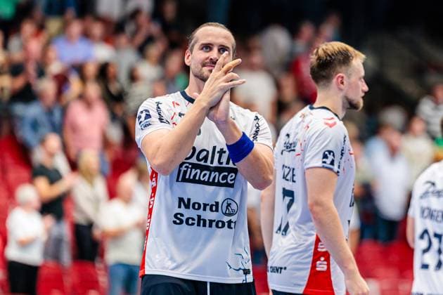 Kent Robin Toennesen (SG Flensburg-Handewitt, 23) jubelt freut sich nach 27:40 Sieg GER, GWD Minden vs. SG Flensburg-Handewitt, Handball, 1. Bundesliga, 3. Spieltag, Spielzeit 2025 2026, 08.09.2025 GER, GWD Minden vs. SG Flensburg-Handewitt, Handball, 1. Bundesliga, 3. Spieltag, Spielzeit 2025 2026, 08.09.2025 Luebbecke Copyright: xEibner-Pressefoto JanxRollingerx EP_JSK