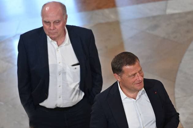 Max EBERL (Sportvorstand FC Bayern Muenchen),hi: Uli HOENESS (Höness,Ehrenpraesident Bayern Muenchen). Markus SOEDER (Ministerpraesident Bayern und CSU Vorsitzender) empfaengt die Meistermannschaften des FC Bayern in der Staatskanzlei in Muenchen am 10.09.2025,