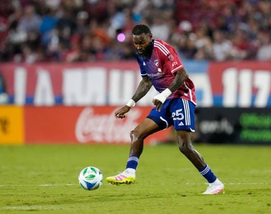 September 13, 2025, Frisco, Texas, USA: FC Dallas defender SEBASTIEN IBEAGHA (25) passes the ball during a Major League Soccer match between FC Dallas and Austin FC on September 13, 2025, in Frisco, Texas. FC Dallas won, 2-0. Frisco USA - ZUMAc201 20250913_zap_c201_075 Copyright: xScottxColemanx