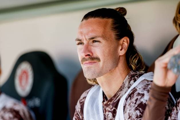 Hamburg, 14. September 2025 - Fußball, 1. Bundesliga 2025 26, FC St. Pauli - FC Augsburg: Jackson Irvine (FC St. Pauli, 7) DFL REGULATIONS PROHIBIT ANY USE OF PHOTOGRAPHS AS IMAGE SEQUENCES AND OR QUASI-VIDEO.