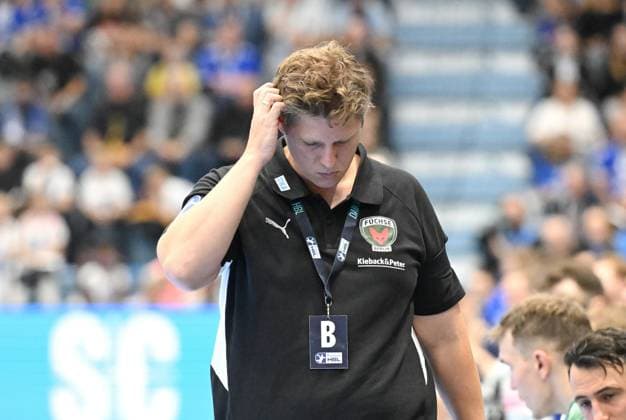 RECORD DATE NOT STATED Nicolej Krickau (Fuechse Berlin Trainer) kratzt sich am Kopf GER, VfL Gummersbach vs. Fuechse Berlin, Handball, Daikin 1. Bundesliga, 4. Spieltag, Spielzeit 2025-2026, Schwalbe Arena Gummersbach, 14.09.2025 GER, VfL Gummersbach vs. Fuechse Berlin, Handball, Daikin 1. Bundesliga, 4. Spieltag, Spielzeit 2025-2026, Schwalbe Arena Gummersbach, 14.09.2025 Gummersbach Copyright: xEibner-Pressefoto JuergenxAugstx EP_JAT