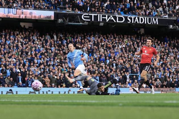 Manchester City v Manchester United, ManU 14th September 2025 - Premier League - Manchester City v Manchester United - Erling Haaland of Manchester City scores the third goal for his team - Photo: Simon Stacpoole Offside. Manchester UK Copyright: xSimonxStacpoolexOffside
