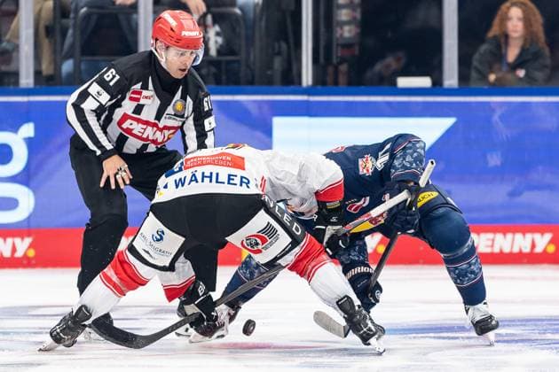Linesperson Markus Merk fuehrt ein Bully Faceoff aus zwischen Alexander Friesen (Fischtown Pinguins Bremerhaven, 57) und Markus Eisenschmid (EHC Red Bull Muenchen, 11) GER, EHC Red Bull Muenchen vs. Fischtown Pinguins Bremerhaven, Eishockey, DEL, 2. Spieltag, Saison 2025 2026, 14.09.2025. GER, EHC Red Bull Muenchen vs. Fischtown Pinguins Bremerhaven, Eishockey, DEL, 2. Spieltag, Saison 2025 2026, 14.09.2025. Muenchen Copyright: xEibner-Pressefoto HeikexFeinerx EP_HFR