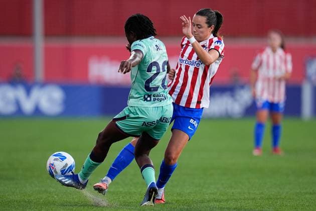 September 14, 2025, Madrid, Madrid, Spain: Paulina Ali of Levante UD and Amaiur Sarriegi of Atletico Madrid compete for the ball during the Spanish Women League, Liga F, football match played between Atletico de Madrid and Levante UD at Centro Deportivo Alcala de Henares on September 14, 2025 in Madrid, Spain. Madrid Spain - ZUMAa181 20250914_zaa_a181_369 Copyright: xDennisxAgyemanx