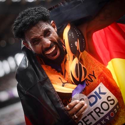 World Athletics Championships; Tokyo, 15.09.2025 Amanal Petros (GER) freut sich über SILBER nach dem Marathon an Tag 3 der World Athletics Championships im National Stadium in Tokyo, Japan am 15.09.2025. Copyright: xBEAUTIFULxSPORTS AxelxKohringx
