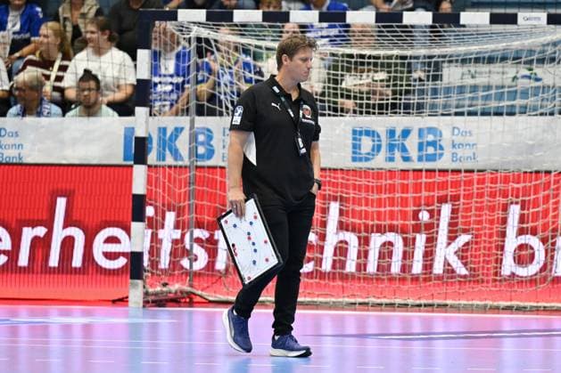 RECORD DATE NOT STATED Nicolej Krickau (Fuechse Berlin Trainer) GER, VfL Gummersbach vs. Fuechse Berlin, Handball, Daikin 1. Bundesliga, 4. Spieltag, Spielzeit 2025-2026, Schwalbe Arena Gummersbach, 14.09.2025 GER, VfL Gummersbach vs. Fuechse Berlin, Handball, Daikin 1. Bundesliga, 4. Spieltag, Spielzeit 2025-2026, Schwalbe Arena Gummersbach, 14.09.2025 Gummersbach Copyright: xEibner-Pressefoto JuergenxAugstx EP_JAT