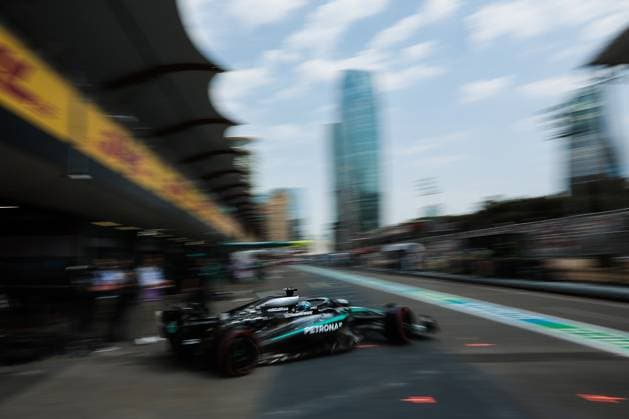F1 - AZERBAIJAN GRAND PRIX 2025 63 RUSSELL George (gbr), Mercedes AMG F1 Team W16, action during the 2025 Formula 1 Qatar Airways Azerbaijan Grand Prix, 17th round of the 2025 FIA Formula One World Championship, WM, Weltmeisterschaft from September 19 to 21, 2025 on the Baku City Circuit, in Baku, Azerbaijan - BakuAzerbaijan  Copyright: xEricxAlonsox