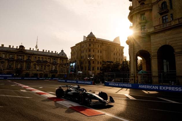 F1 - AZERBAIJAN GRAND PRIX 2025 63 RUSSELL George (gbr), Mercedes AMG F1 Team W16, action during the 2025 Formula 1 Qatar Airways Azerbaijan Grand Prix, 17th round of the 2025 FIA Formula One World Championship, WM, Weltmeisterschaft from September 19 to 21, 2025 on the Baku City Circuit, in Baku, Azerbaijan - BakuAzerbaijan  Copyright: xALBERTOxVIMERCATIx