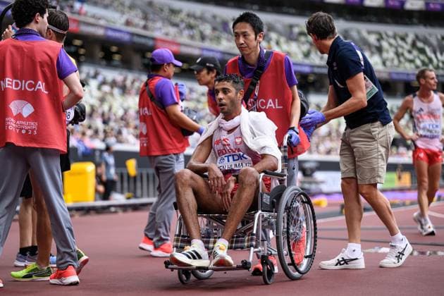250920 Maher Ben Hlima of Poland is carried away in a wheelchair after competing in men s 20 kilometers race walkduring day 8 of the 2025 World Athletics Championships on September 20, 2025 in Tokyo. Photo: Joel Marklund BILDBYRAN kod JM JM0737 bbeng friidrott athletics friidrett 2025 world athletics championships world athletics championships tokyo 25 friidrotts-vm friidretts-vm vm Copyright: JOELxMARKLUND BB250920JM088