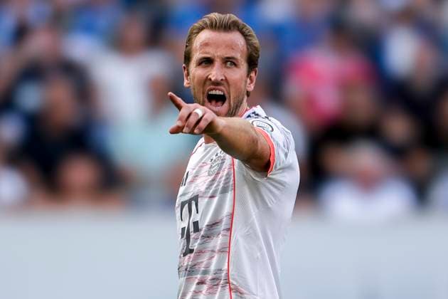 Harry Kane (FC Bayern, 9), gibt Anweisungen, gestikuliert, mit den Armen gestikulieren, Einzelbild, Einzelfoto, Aktion, Action, 20.09.2025, Sinsheim (Deutschland), Fussball, Bundesliga, TSG 1899 Hoffenheim - FC Bayern München, DFB DFL REGULATIONS PROHIBIT ANY USE OF PHOTOGRAPHS AS IMAGE SEQUENCES AND OR QUASI-VIDEO.