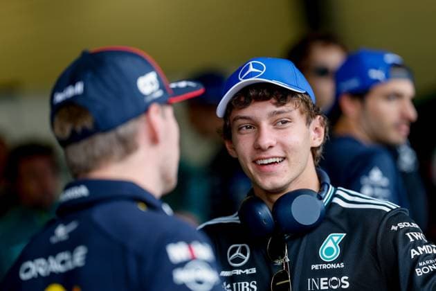 F1 - AZERBAIJAN GRAND PRIX 2025 KIMI ANTONELLI Andrea (ita), Mercedes AMG F1 Team W16, portrait and VERSTAPPEN Max (ned), Red Bull Racing RB21, portrait during the 2025 Formula 1 Qatar Airways Azerbaijan Grand Prix, 17th round of the 2025 FIA Formula One World Championship, WM, Weltmeisterschaft from September 19 to 21, 2025 on the Baku City Circuit, in Baku, Azerbaijan - BakuAzerbaijan  Copyright: xDPPIx
