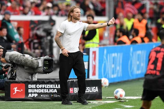 Trainer Eugen Polanski ( Borussia Moenchengladbach ) gibt Anweisungen. GER, Bayer 04 Leverkusen vs Borussia Moenchengladbach, Fussball, Bundesliga, 4. Spieltag, Spielzeit 2025 2026, 21.09.2025 DFL REGULATIONS PROHIBIT ANY USE OF PHOTOGRAPHS AS IMAGE SEQUENCES AND OR QUASI-VIDEO GER, Bayer 04 Leverkusen vs Borussia Moenchengladbach, Fussball, Bundesliga, 4. Spieltag, Spielzeit 2025 2026, 21.09.2025 Leverkusen Copyright: xEibner-Pressefoto ThomasxThienelx EP_TTL