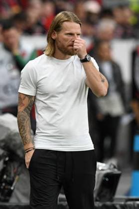 Trainer Eugen Polanski ( Borussia Moenchengladbach ) fasst sich nachdenklich an die Nase. GER, Bayer 04 Leverkusen vs Borussia Moenchengladbach, Fussball, Bundesliga, 4. Spieltag, Spielzeit 2025 2026, 21.09.2025 DFL REGULATIONS PROHIBIT ANY USE OF PHOTOGRAPHS AS IMAGE SEQUENCES AND OR QUASI-VIDEO GER, Bayer 04 Leverkusen vs Borussia Moenchengladbach, Fussball, Bundesliga, 4. Spieltag, Spielzeit 2025 2026, 21.09.2025 Leverkusen Copyright: xEibner-Pressefoto ThomasxThienelx EP_TTL