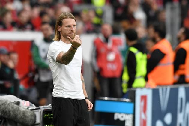 Trainer Eugen Polanski ( Borussia Moenchengladbach ) gestikuliert. GER, Bayer 04 Leverkusen vs Borussia Moenchengladbach, Fussball, Bundesliga, 4. Spieltag, Spielzeit 2025 2026, 21.09.2025 DFL REGULATIONS PROHIBIT ANY USE OF PHOTOGRAPHS AS IMAGE SEQUENCES AND OR QUASI-VIDEO GER, Bayer 04 Leverkusen vs Borussia Moenchengladbach, Fussball, Bundesliga, 4. Spieltag, Spielzeit 2025 2026, 21.09.2025 Leverkusen Copyright: xEibner-Pressefoto ThomasxThienelx EP_TTL