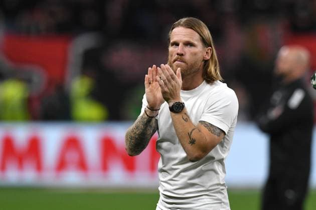 Trainer Eugen Polanski ( Borussia Moenchengladbach ) bedankt sich nach dem Spiel bei den Fans fuer die Unterstuetzung. GER, Bayer 04 Leverkusen vs Borussia Moenchengladbach, Fussball, Bundesliga, 4. Spieltag, Spielzeit 2025 2026, 21.09.2025 DFL REGULATIONS PROHIBIT ANY USE OF PHOTOGRAPHS AS IMAGE SEQUENCES AND OR QUASI-VIDEO GER, Bayer 04 Leverkusen vs Borussia Moenchengladbach, Fussball, Bundesliga, 4. Spieltag, Spielzeit 2025 2026, 21.09.2025 Leverkusen Copyright: xEibner-Pressefoto ThomasxThienelx EP_TTL