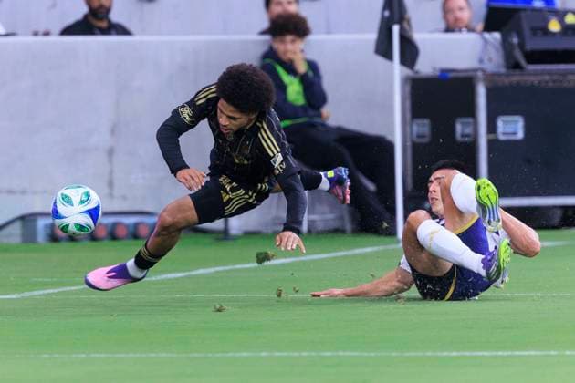 September 21, 2025, Los Angeles, California, USA: David Martinez 30 of the Los Angeles Football Club falls after Braian Ojeda 6 of Real Salt Lake slide tackles him during their regular season MLS, Fussball Herren, USA game on Sunday September 21, 2025 at the BMO Stadium in Los Angeles, California. LAFC defeat RSL, 4-1. ARIANA RUIZ PI Los Angeles USA - ZUMAp124 20250921_zaa_p124_048 Copyright: xArianaxRuizx