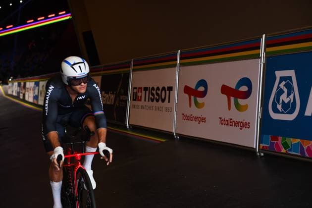 2025 UCI Road World Championships Picture by Simon Wilkinson SWpix.com - 22 09 2025 - Cycling - 2025 UCI Road World Championships - BK Arena to Kigali Convention Centre, Kigali, Rwanda - Men Under-23 Individual Time Trial (ITT) - Tural Israfilov (Azerbaijan) Copyright: x xSWpix.comx(t axPhotographyxHubxLtd)xSimonxWilkinson SWpix.comx SWP-3030-5627