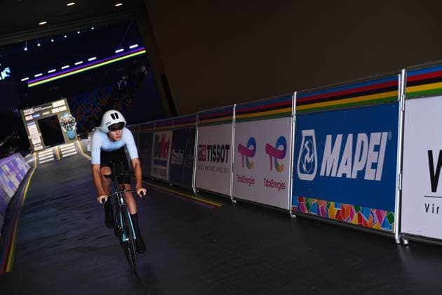 2025 UCI Road World Championships Picture by Simon Wilkinson SWpix.com - 22 09 2025 - Cycling - 2025 UCI Road World Championships - BK Arena to Kigali Convention Centre, Kigali, Rwanda - Men Under-23 Individual Time Trial (ITT) - Andrei Belyanin (Individual Neutral Athlete) Copyright: x xSWpix.comx(t axPhotographyxHubxLtd)xSimonxWilkinson SWpix.comx SWP-3030-5632