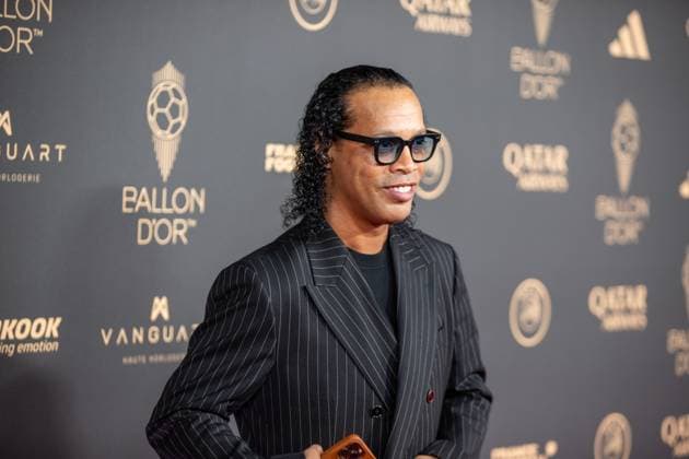 September 22, 2025, Paris, Paris, France: September 22, 2025, Paris, France: Ronaldinho, 2005 Ballon d Or winner, on the red carpet in the Tho oÂ¢tre du ChoÂ¢telet. Paris France - ZUMAp284 20250922_zip_p284_090 Copyright: xMickaelxPintax