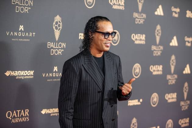 September 22, 2025, Paris, Paris, France: September 22, 2025, Paris, France: Ronaldinho, 2005 Ballon d Or winner, on the red carpet in the Tho oÂ¢tre du ChoÂ¢telet. Paris France - ZUMAp284 20250922_zip_p284_092 Copyright: xMickaelxPintax