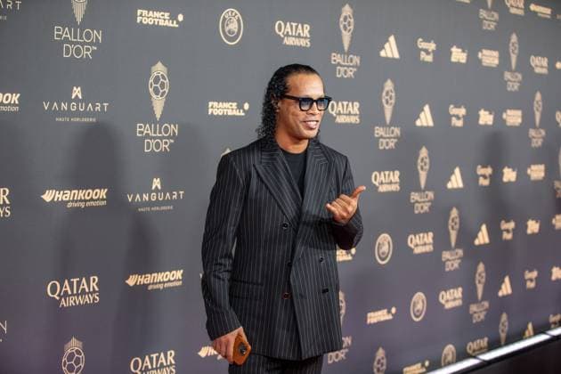 September 22, 2025, Paris, Paris, France: September 22, 2025, Paris, France: Ronaldinho, 2005 Ballon d Or winner, on the red carpet in the Tho oÂ¢tre du ChoÂ¢telet. Paris France - ZUMAp284 20250922_zip_p284_094 Copyright: xMickaelxPintax