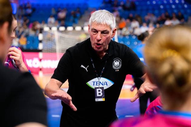 Krefeld: Handball wU18 Laenderspiel - Deutschland - Niederlande Trainer Gino Smits (Deutschland) Krefeld Yala Arena Deutschland