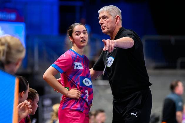 Krefeld: Handball wU18 Laenderspiel - Deutschland - Niederlande Trainer Gino Smits (Deutschland) Krefeld Yala Arena Deutschland