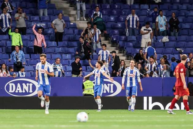September 23, 2025, Cornella, Barcelona, SPAIN: Javi Puado of RCD Espanyol celebrates a goal during the Spanish league, La Liga EA Sports, football match played between RCD Espanyol and Valencia CF at RCDE Stadium on September 23, 2025 in Cornella, Barcelona, Spain. Cornella SPAIN - ZUMAa181 20250923_zaa_a181_212 Copyright: xJavierxBorregox