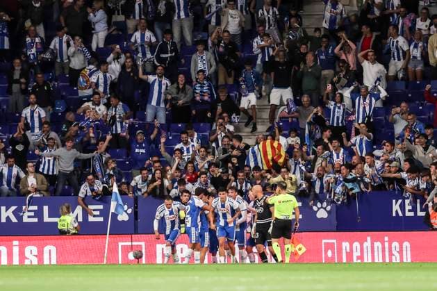September 23, 2025, Cornella, Barcelona, SPAIN: Javi Puado of RCD Espanyol celebrates a goal with teammates during the Spanish league, La Liga EA Sports, football match played between RCD Espanyol and Valencia CF at RCDE Stadium on September 23, 2025 in Cornella, Barcelona, Spain. Cornella SPAIN - ZUMAa181 20250923_zaa_a181_215 Copyright: xJavierxBorregox