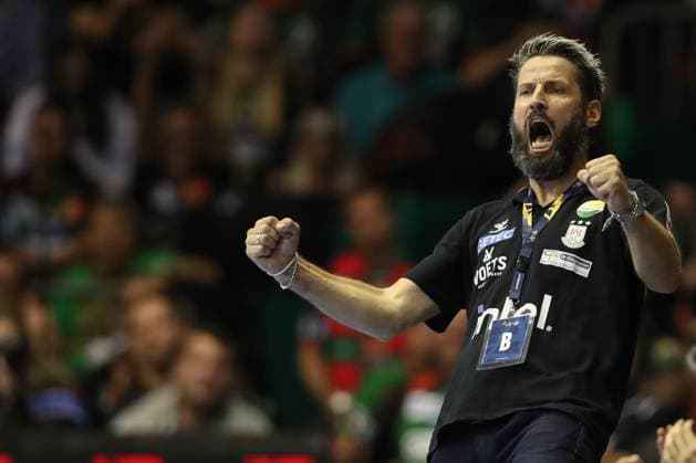 25.09.2025, xtgx, Handball, EHF Champions League, SC Magdeburg - Wisla Plock v.l. Bennet Wiegert (Magdeburg, Trainer) Jubel, Torjubel, jubelt ueber das Tor, celebrate the goal, celebration Magdeubrg