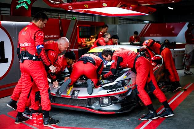 FIA WEC - 6 HOURS OF FUJI 2025 21 HERIAU Francois (fra), MANN Simon (usa), ROVERA Alessio (ita), Vista AF Corse, Ferrari 296 GT3 21, LM GT3, mechanic, mecanicien during the 6 Hours of Fuji 2025, 7th round of the 2025 FIA World Endurance Championship, from September 26 to 28, 2025 on the Fuji Speedway in Oyama, Shizuoka, Japan - OyamaJapan  Copyright: xJULIENxDELFOSSEx