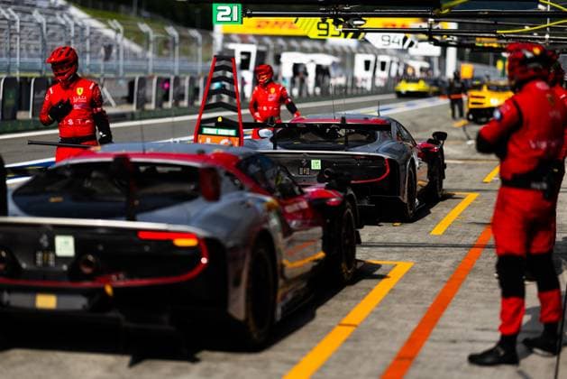 FIA WEC - 6 HOURS OF FUJI 2025 21 HERIAU Francois (fra), MANN Simon (usa), ROVERA Alessio (ita), Vista AF Corse, Ferrari 296 GT3 21, LM GT3, action in the pitlane, during the 6 Hours of Fuji 2025, 7th round of the 2025 FIA World Endurance Championship, from September 26 to 28, 2025 on the Fuji Speedway in Oyama, Shizuoka, Japan - OyamaJapan  Copyright: xJavierxJimenezx