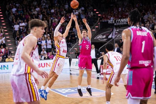 easyCredit Basketball Bundesliga, Telekom Baskets Bonn vs. Fit One Baskets Würzburg, 27.09.2025 Dreier von Grayson Murphy (Telekom Baskets Bonn 7) - easyCredit Basketball Bundesliga, Telekom Baskets Bonn vs. Fit One Baskets Würzburg, 27.09.2025, Telekom Dome Bonn Copyright: xBEAUTIFULxSPORTS Derixx