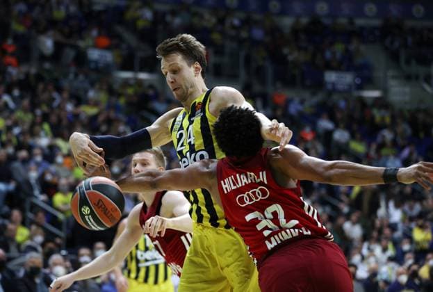 Fenerbahce Beko v Bayern Munich - Turkish Airlines EuroLeague ??????????????ISTANBUL, TURKIYE - APRIL 04: Jan Vesely (24) of Fenerbahce Beko competes with Darrun Hilliard (32) of Bayern Munich during the Turkish Airlines Euroleague week 26 basketball match between Fenerbahce Beko and Bayern Munich at the Ulker Sports Arena in Istanbul, Turkiye on April 04, 2022. Istanbul Turkey. Editorial use only. Please get in touch for any other usage.  Copyright: x2025xAnadoluxAlixAtmacax