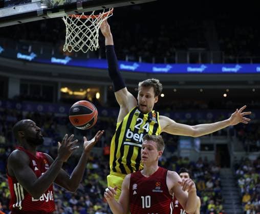 Fenerbahce Beko v Bayern Munich - Turkish Airlines EuroLeague ??????????????ISTANBUL, TURKIYE - APRIL 04: Jan Vesely (24) of Fenerbahce Beko competes with Ognjen Jaramaz (10) of Bayern Munich during the Turkish Airlines Euroleague week 26 basketball match between Fenerbahce Beko and Bayern Munich at the Ulker Sports Arena in Istanbul, Turkiye on April 04, 2022. Istanbul Turkey. Editorial use only. Please get in touch for any other usage.  Copyright: x2025xAnadoluxAlixAtmacax
