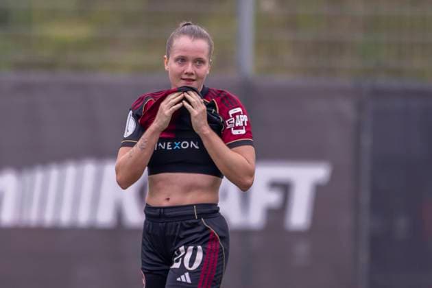 Ingolstadt, Deutschland 28. September 2025: DFB Pokal Frauen - 2025 2026 - FC Ingolstadt 04 vs. 1. FC Nürnberg Im Bild: Jacqueline Baumgärtel Baumgaertel (FCN) unzufrieden auf dem Spielfeld. DFB regulations prohibit any use of photographs as image sequences and or quasi-video. MTV-Stadion Bayern Copyright: xFotostandx xSchäferx