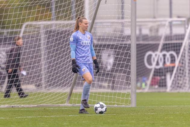 Ingolstadt, Deutschland 28. September 2025: DFB Pokal Frauen - 2025 2026 - FC Ingolstadt 04 vs. 1. FC Nürnberg Im Bild: Torhüterin Anna-Lena Daum (FCI) DFB regulations prohibit any use of photographs as image sequences and or quasi-video. MTV-Stadion Bayern Copyright: xFotostandx xSchäferx