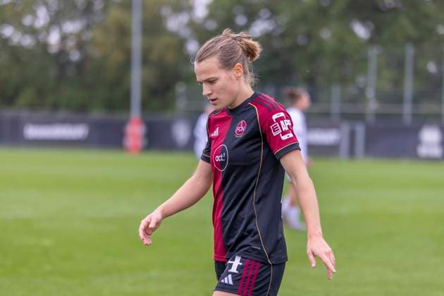 Ingolstadt, Deutschland 28. September 2025: DFB Pokal Frauen - 2025 2026 - FC Ingolstadt 04 vs. 1. FC Nürnberg Im Bild: Nastassja Lein (FCN) unzufrieden auf dem Spielfeld. DFB regulations prohibit any use of photographs as image sequences and or quasi-video. MTV-Stadion Bayern Copyright: xFotostandx xSchäferx
