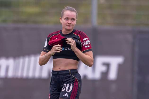 Ingolstadt, Deutschland 28. September 2025: DFB Pokal Frauen - 2025 2026 - FC Ingolstadt 04 vs. 1. FC Nürnberg Im Bild: Jacqueline Baumgärtel Baumgaertel (FCN) unzufrieden auf dem Spielfeld. DFB regulations prohibit any use of photographs as image sequences and or quasi-video. MTV-Stadion Bayern Copyright: xFotostandx xSchäferx