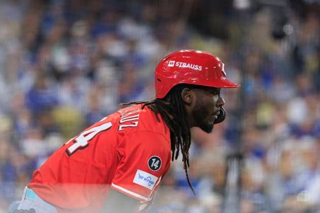 September 30, 2025, Los Angeles, California, USA: Elly De La Cruz 44 of the Cincinnati Reds gets ready to bat during their MLB, Baseball Herren, USA Wild Card Game 1 against the Los Angeles Dodgers on Tuesday September 30, 2025 at Dodger Stadium in Los Angeles, California. JAVIER ROJAS PI Los Angeles USA - ZUMAp124 20250930_zaa_p124_054 Copyright: xJavierxRojasx