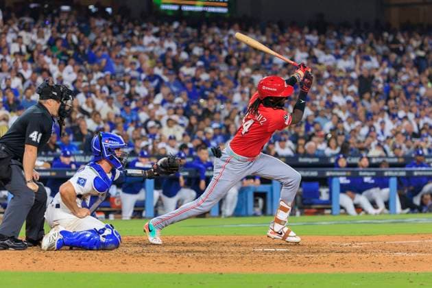 September 30, 2025, Los Angeles, California, USA: Elly De La Cruz 44 of the Cincinnati Reds singles during their MLB, Baseball Herren, USA Wild Card Game 1 against the Los Angeles Dodgers on Tuesday September 30, 2025 at Dodger Stadium in Los Angeles, California. JAVIER ROJAS PI Los Angeles USA - ZUMAp124 20250930_zaa_p124_056 Copyright: xJavierxRojasx