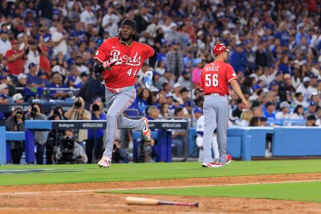 September 30, 2025, Los Angeles, California, USA: Elly De La Cruz 44 of the Cincinnati Reds runs home to score in the 7th inning during their MLB, Baseball Herren, USA Wild Card Game 1 against the Los Angeles Dodgers on Tuesday September 30, 2025 at Dodger Stadium in Los Angeles, California. JAVIER ROJAS PI Los Angeles USA - ZUMAp124 20250930_zaa_p124_058 Copyright: xJavierxRojasx