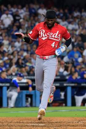 September 30, 2025, Los Angeles, California, USA: Elly De La Cruz 44 of the Cincinnati Reds runs home to score in the 7th inning during their MLB, Baseball Herren, USA Wild Card Game 1 against the Los Angeles Dodgers on Tuesday September 30, 2025 at Dodger Stadium in Los Angeles, California. JAVIER ROJAS PI Los Angeles USA - ZUMAp124 20250930_zaa_p124_059 Copyright: xJavierxRojasx