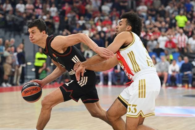 VLADIMIR LUCIC (FCB), Aktion,Zweikampf gegen Jordan NWORA (Belgrad). Basketball Euro League,Saison 2025 2026, FC Bayern Muenchen-Roter Stern Belgrad am 02.10.2025, S A P G A R D EN